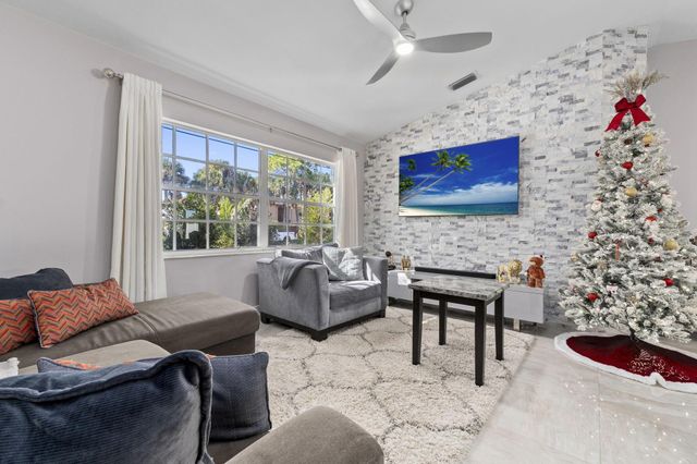 2471 SE Leithgow Street, Port St Lucie, FL 34952