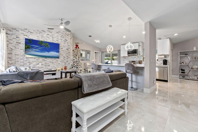 2471 SE Leithgow Street, Port St Lucie, FL 34952