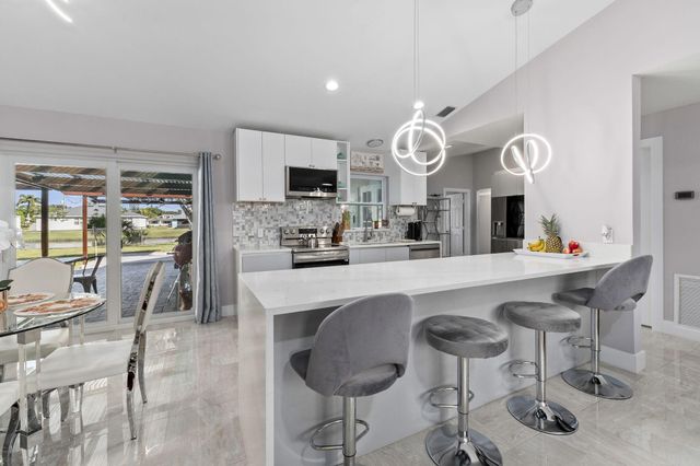 2471 SE Leithgow Street, Port St Lucie, FL 34952