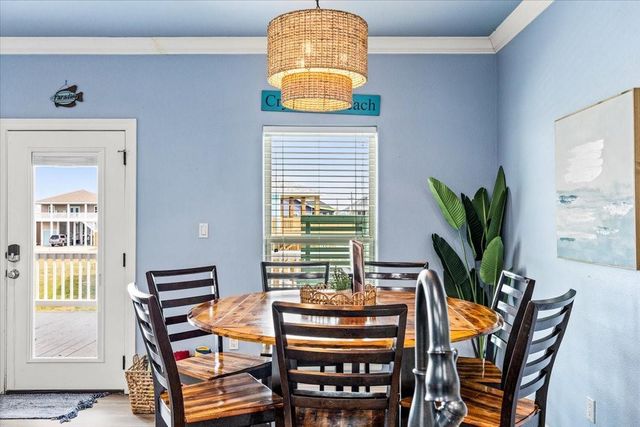 931 Tidelands Drive, Crystal Beach, TX 77650