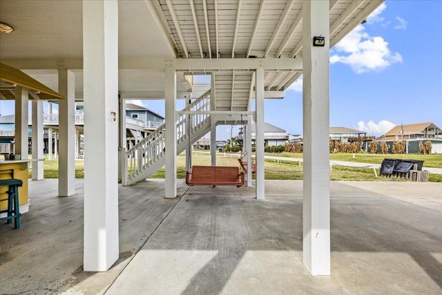 931 Tidelands Drive, Crystal Beach, TX 77650