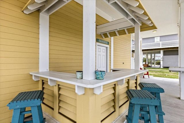 931 Tidelands Drive, Crystal Beach, TX 77650