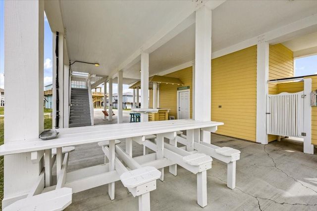 931 Tidelands Drive, Crystal Beach, TX 77650