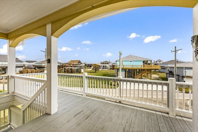 931 Tidelands Drive, Crystal Beach, TX 77650