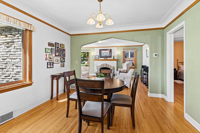1341 Iowa Avenue W, Falcon Heights, MN 55108