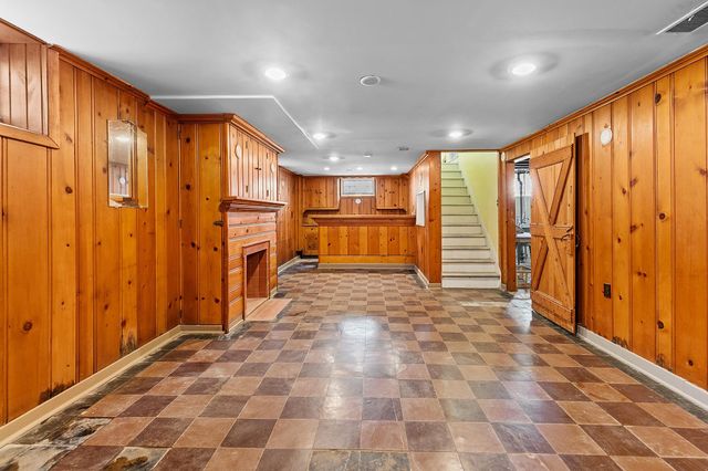 1341 Iowa Avenue W, Falcon Heights, MN 55108
