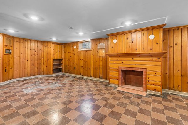 1341 Iowa Avenue W, Falcon Heights, MN 55108