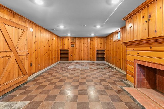 1341 Iowa Avenue W, Falcon Heights, MN 55108