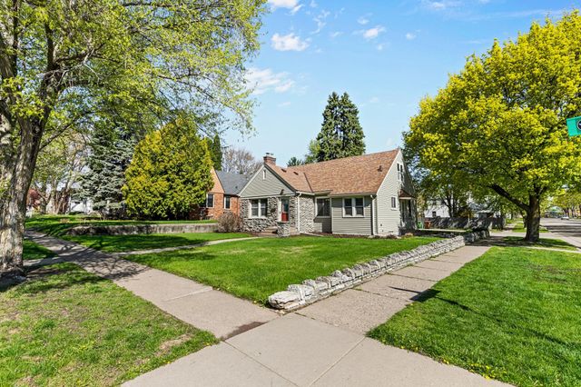 1341 Iowa Avenue W, Falcon Heights, MN 55108