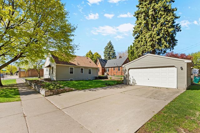1341 Iowa Avenue W, Falcon Heights, MN 55108