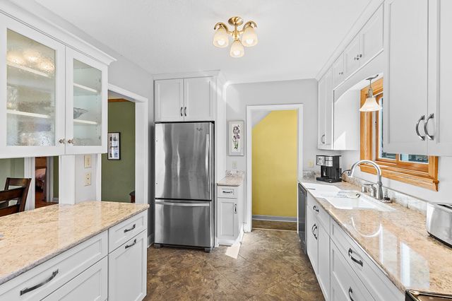 1341 Iowa Avenue W, Falcon Heights, MN 55108