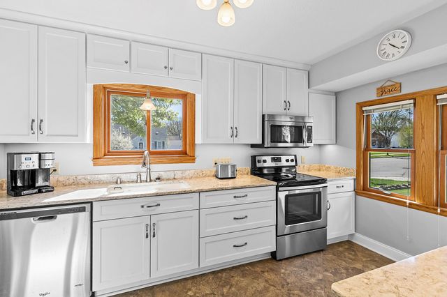 1341 Iowa Avenue W, Falcon Heights, MN 55108