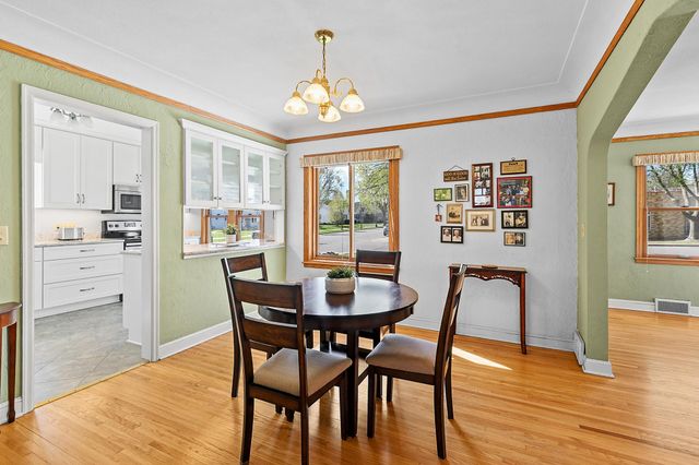 1341 Iowa Avenue W, Falcon Heights, MN 55108