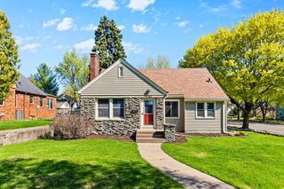 1341 Iowa Avenue W, Falcon Heights, MN 55108