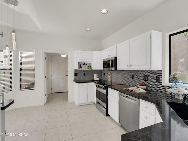 6082 N Running Deer Circle, Tucson, AZ 85750