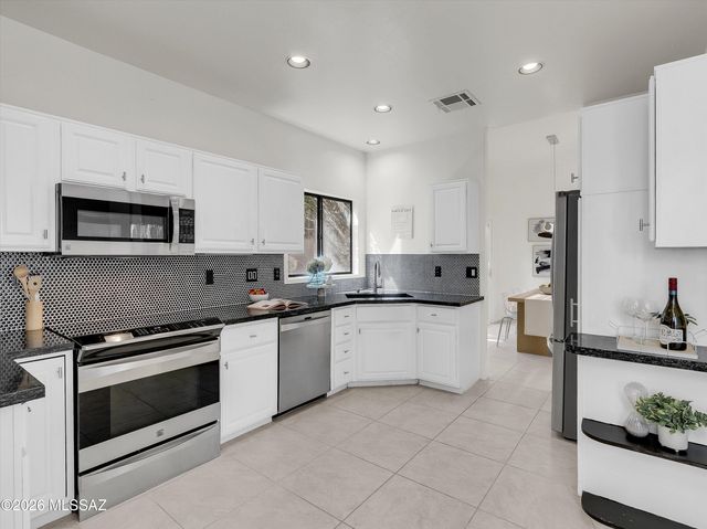 6082 N Running Deer Circle, Tucson, AZ 85750