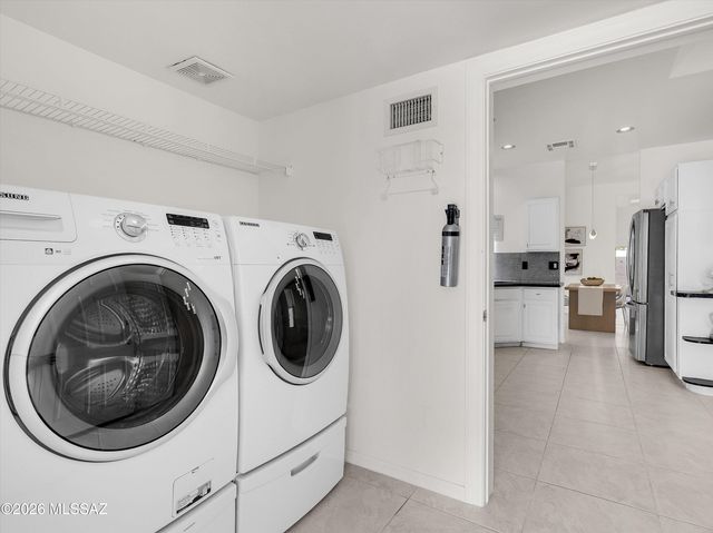 6082 N Running Deer Circle, Tucson, AZ 85750