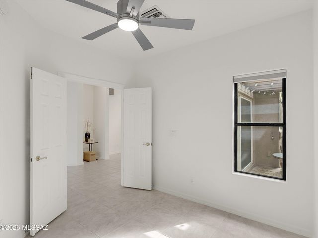 6082 N Running Deer Circle, Tucson, AZ 85750