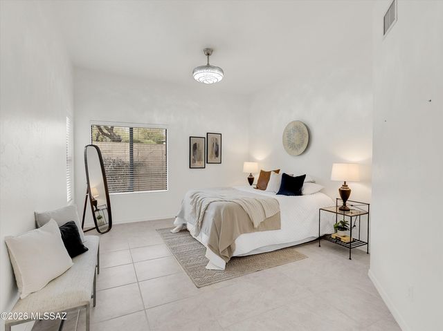 6082 N Running Deer Circle, Tucson, AZ 85750