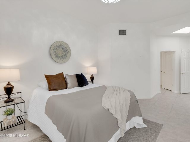 6082 N Running Deer Circle, Tucson, AZ 85750