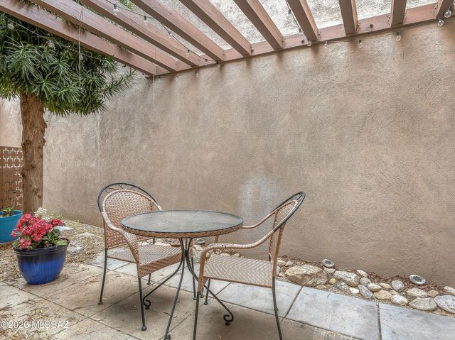 6082 N Running Deer Circle, Tucson, AZ 85750