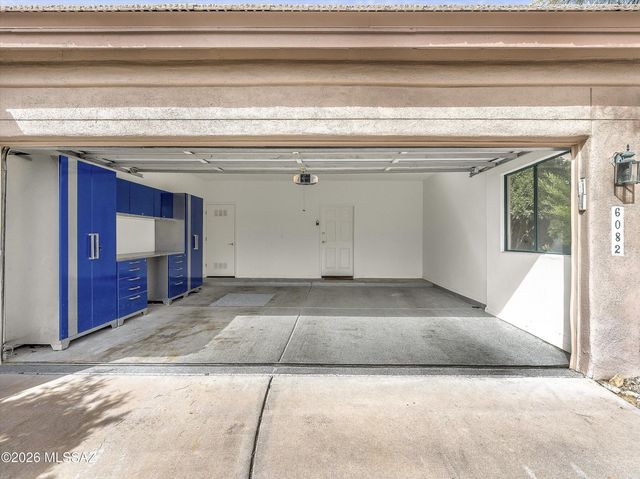 6082 N Running Deer Circle, Tucson, AZ 85750