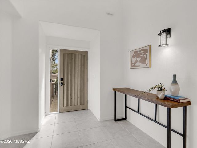 6082 N Running Deer Circle, Tucson, AZ 85750