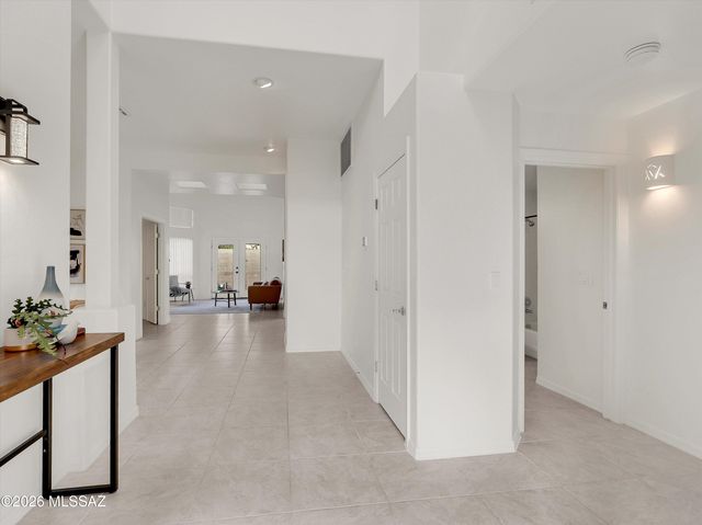 6082 N Running Deer Circle, Tucson, AZ 85750