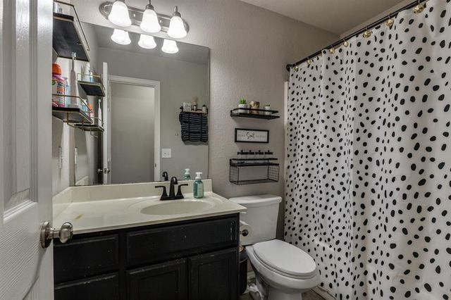 601 SW 38th Place, Moore, OK 73160