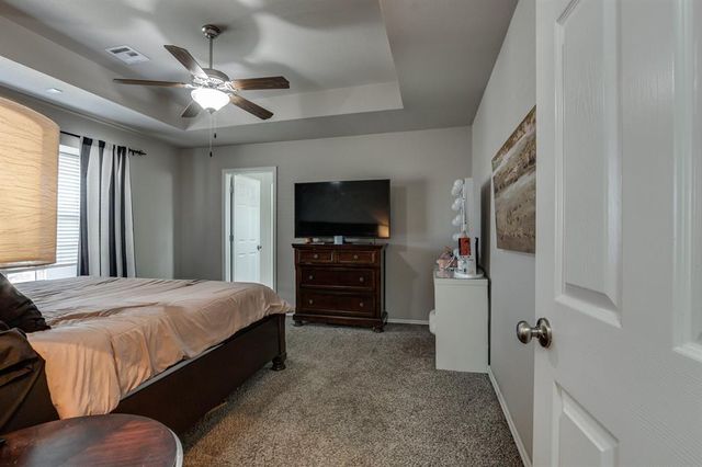 601 SW 38th Place, Moore, OK 73160