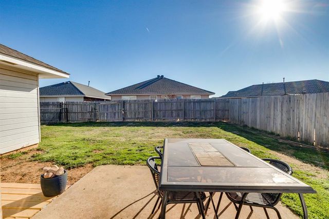 601 SW 38th Place, Moore, OK 73160
