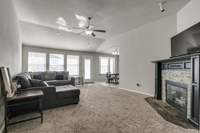 601 SW 38th Place, Moore, OK 73160