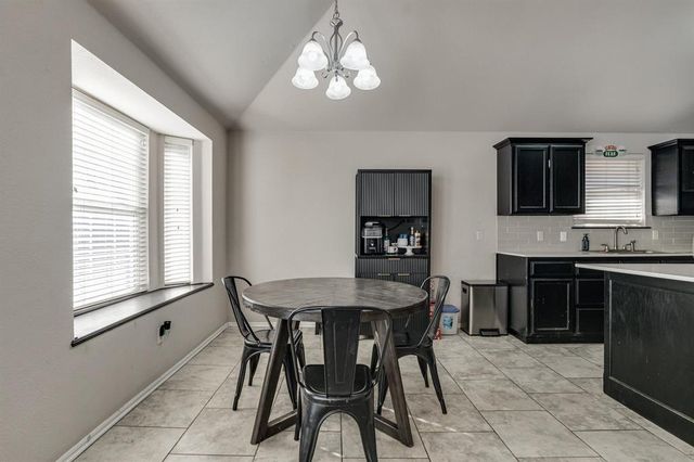 601 SW 38th Place, Moore, OK 73160