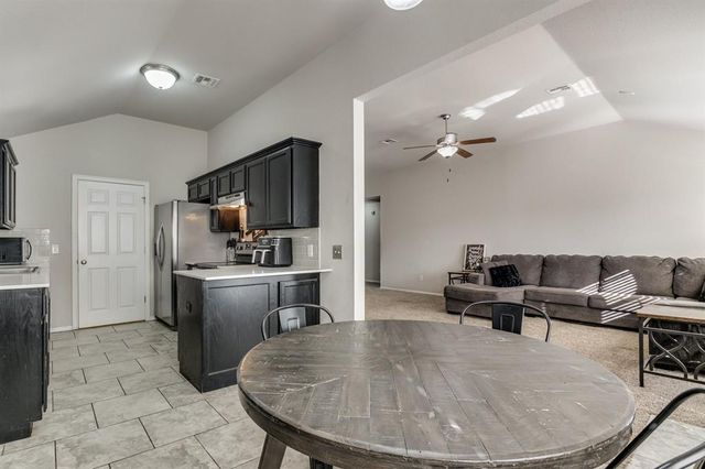 601 SW 38th Place, Moore, OK 73160