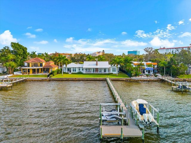 213 N 18TH STREET W, Bradenton, FL 34205