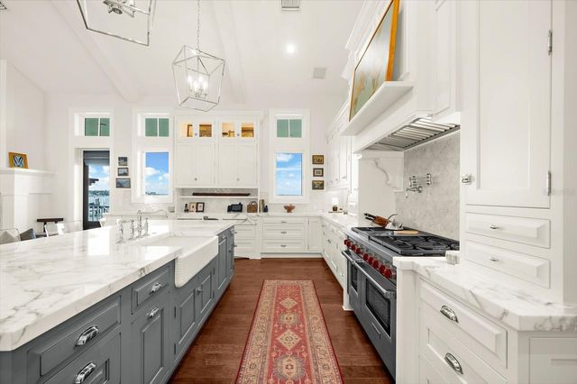 213 N 18TH STREET W, Bradenton, FL 34205