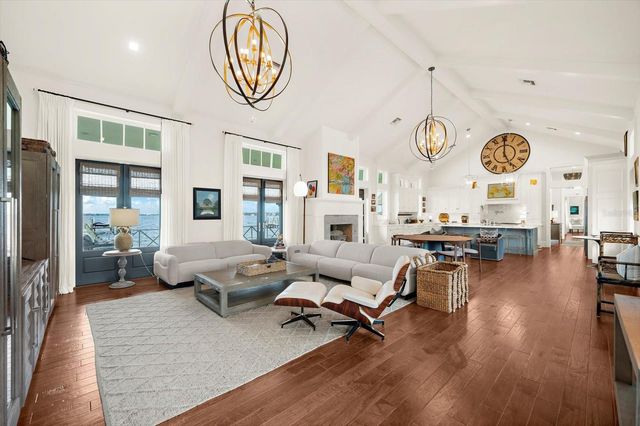 213 N 18TH STREET W, Bradenton, FL 34205