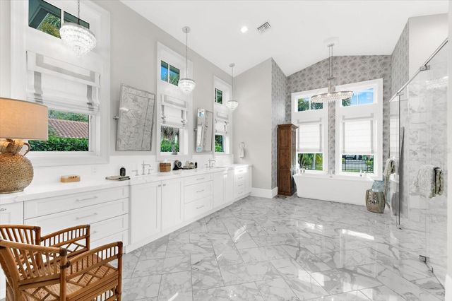 213 N 18TH STREET W, Bradenton, FL 34205