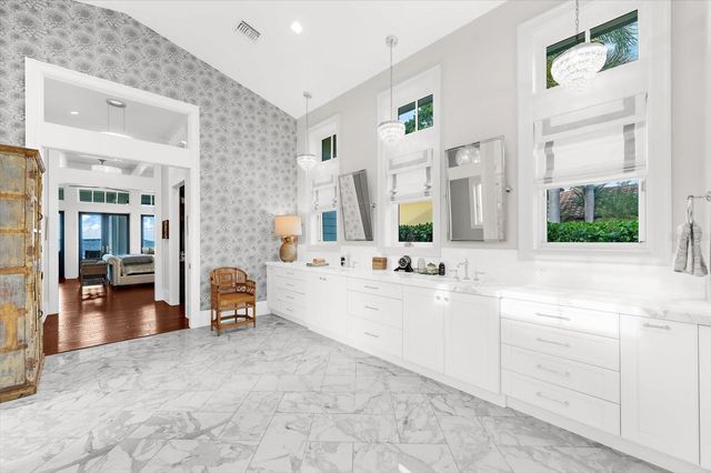 213 N 18TH STREET W, Bradenton, FL 34205