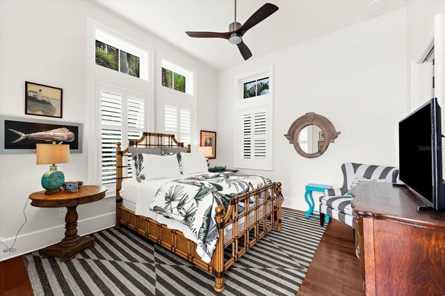 213 N 18TH STREET W, Bradenton, FL 34205