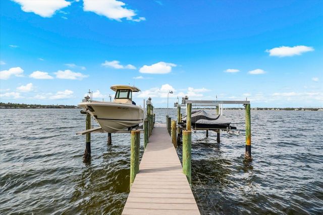 213 N 18TH STREET W, Bradenton, FL 34205