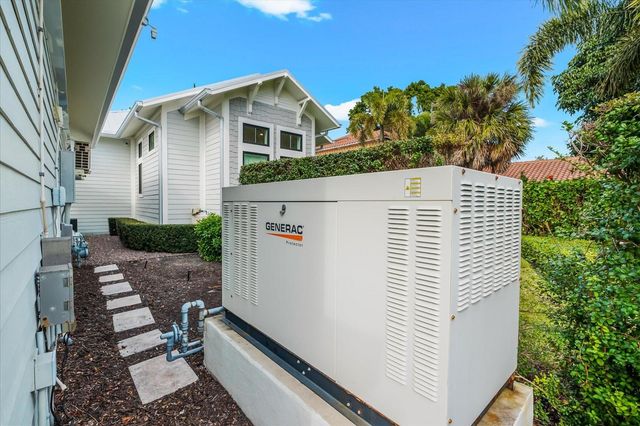 213 N 18TH STREET W, Bradenton, FL 34205