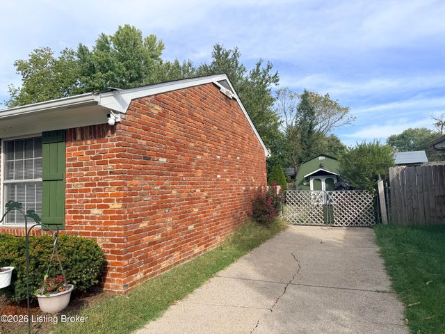 11003 Lanette Ct, Louisville, KY 40229