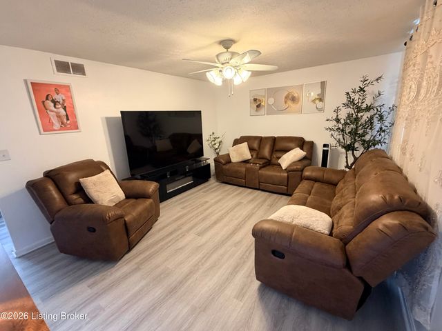 11003 Lanette Ct, Louisville, KY 40229