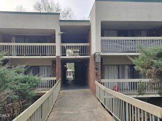 500 Umstead Drive Unit 306, Chapel Hill, NC 27516