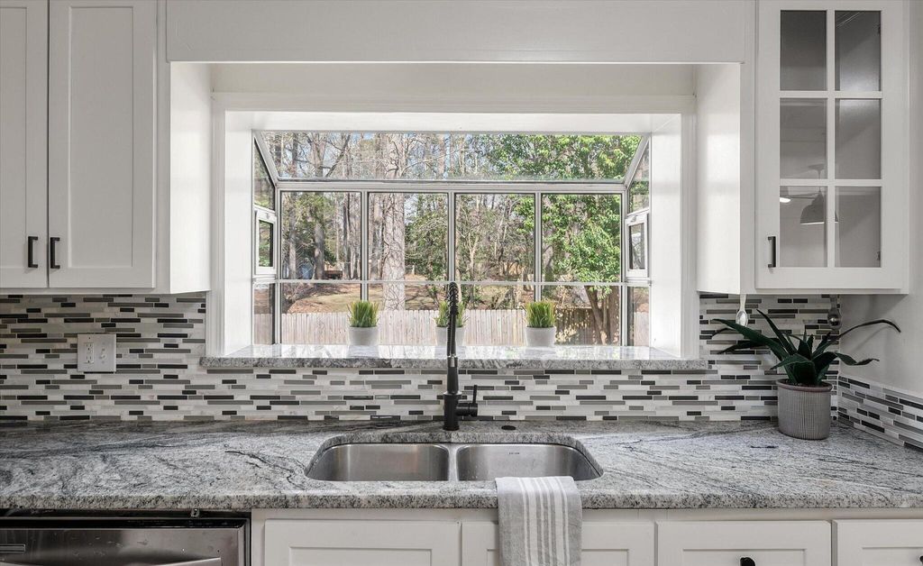 Image 17 of property listing at 325 Fairington Drive, Summerville, SC 29485