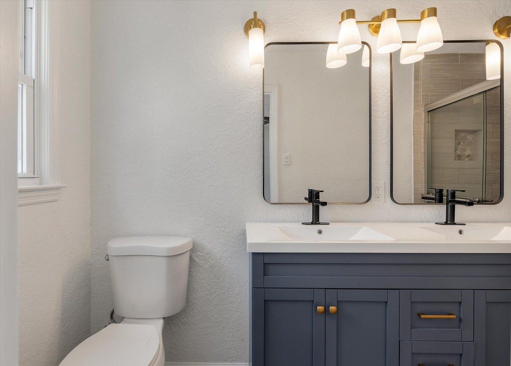 Image 20 of property listing at 325 Fairington Drive, Summerville, SC 29485