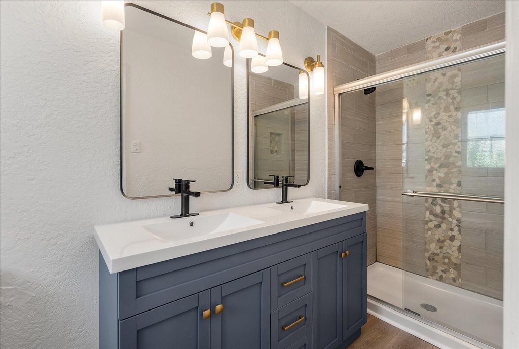 Image 21 of property listing at 325 Fairington Drive, Summerville, SC 29485