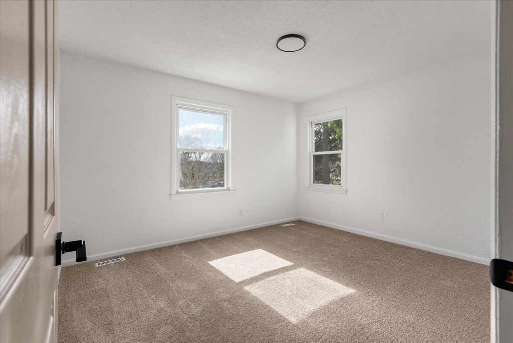 Image 24 of property listing at 325 Fairington Drive, Summerville, SC 29485