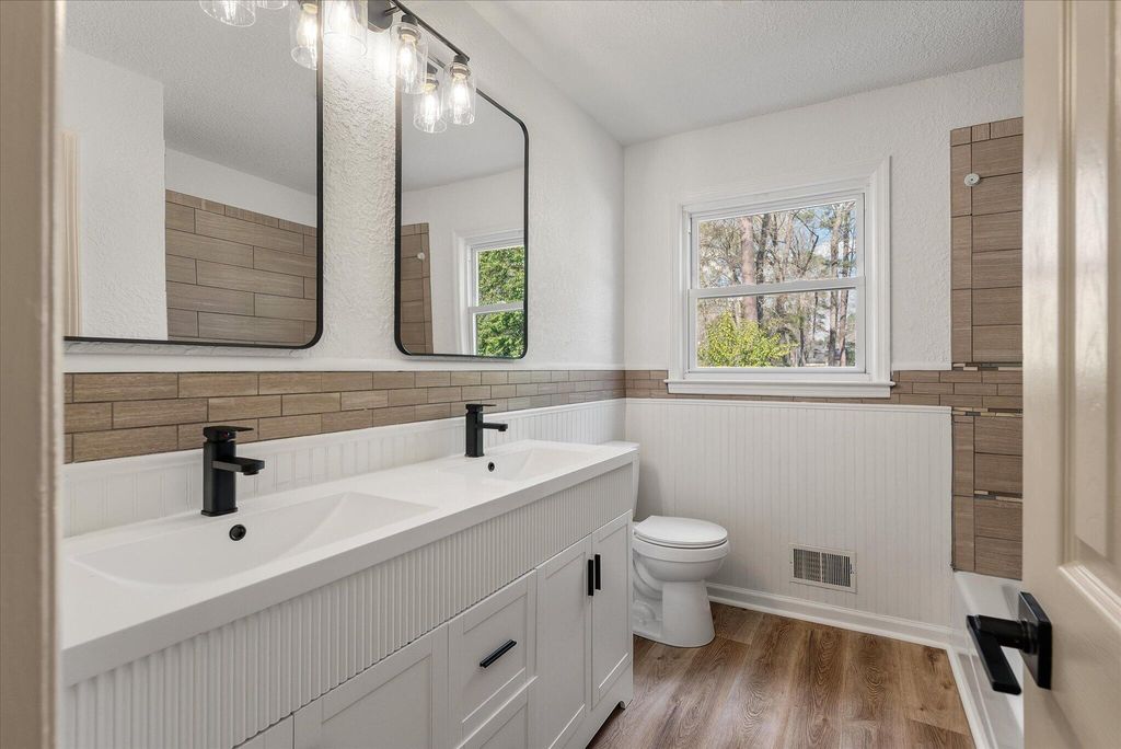 Image 25 of property listing at 325 Fairington Drive, Summerville, SC 29485